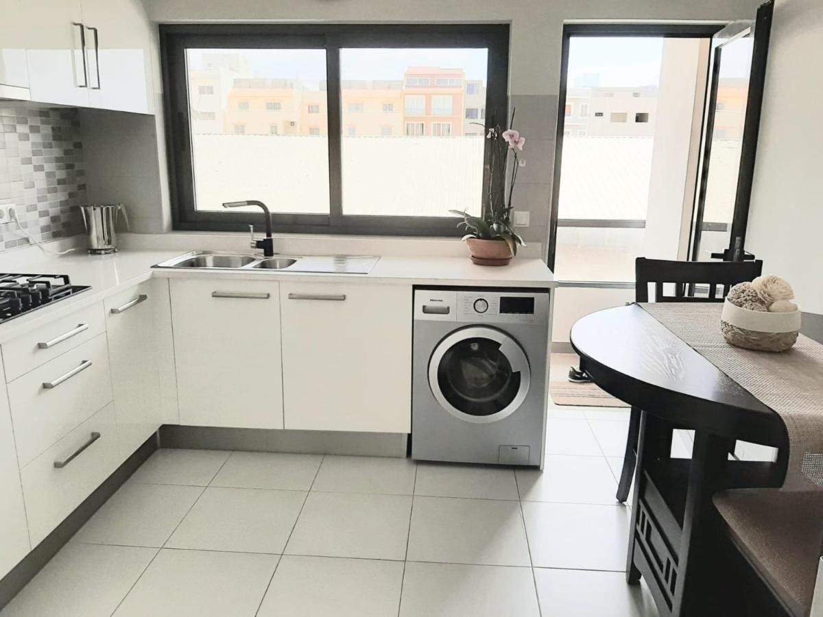 Apartment With Pool In Mindelo Bagian luar foto